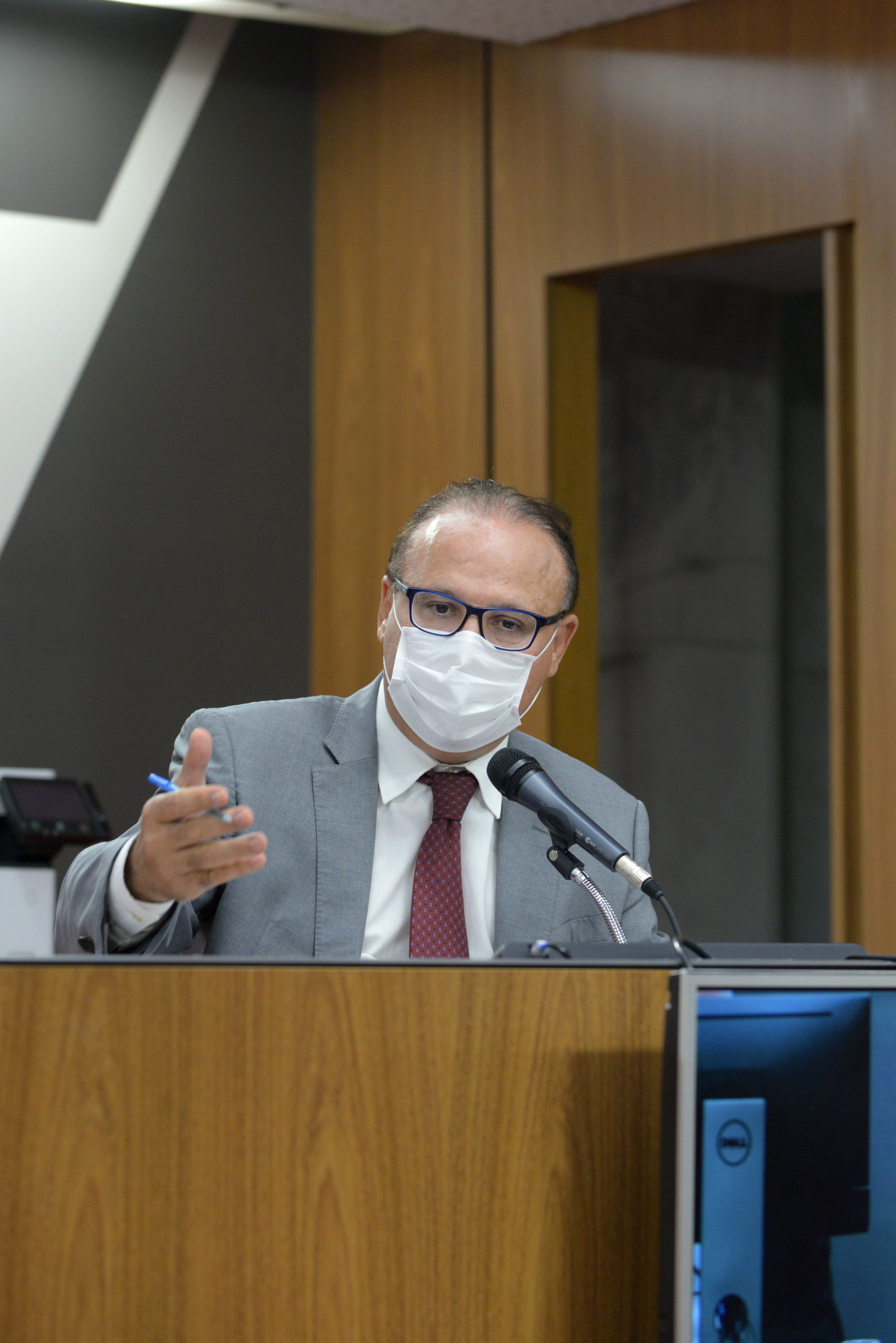 Gil Pereira cobra investimentos em energia solar e termoelétrica a gás