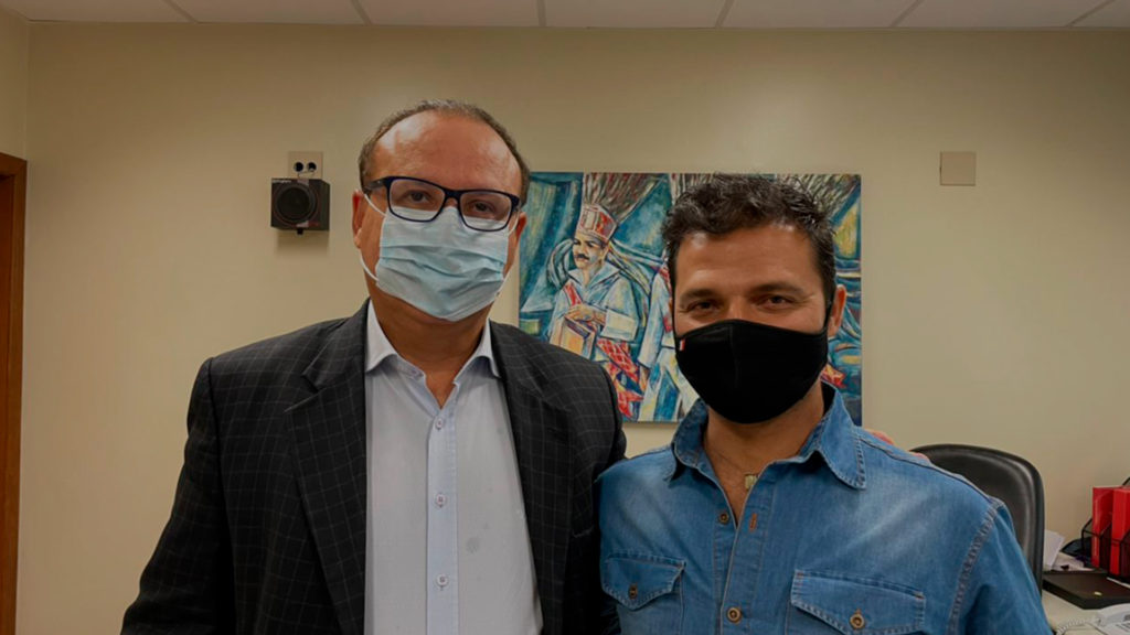 Monte Azul: Veículos e torres de celular para comunidades rurais